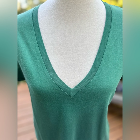 NWT J. Crew Medium Supima Cotton Lightweight V-Neck Short Sleeve Shirt Green - Picture 3 of 5